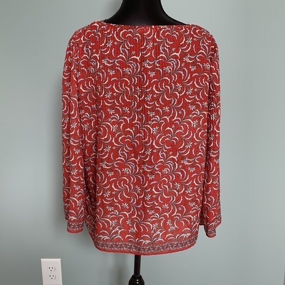 Max Studio Pleated Flowy Printed Top Size Small - Picture 6 of 6